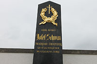 Hrobka Josefa Schwana mladšího na hřbitově v Osečné