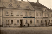 Obecní dům č. p. 87 na náměstí v Osečné